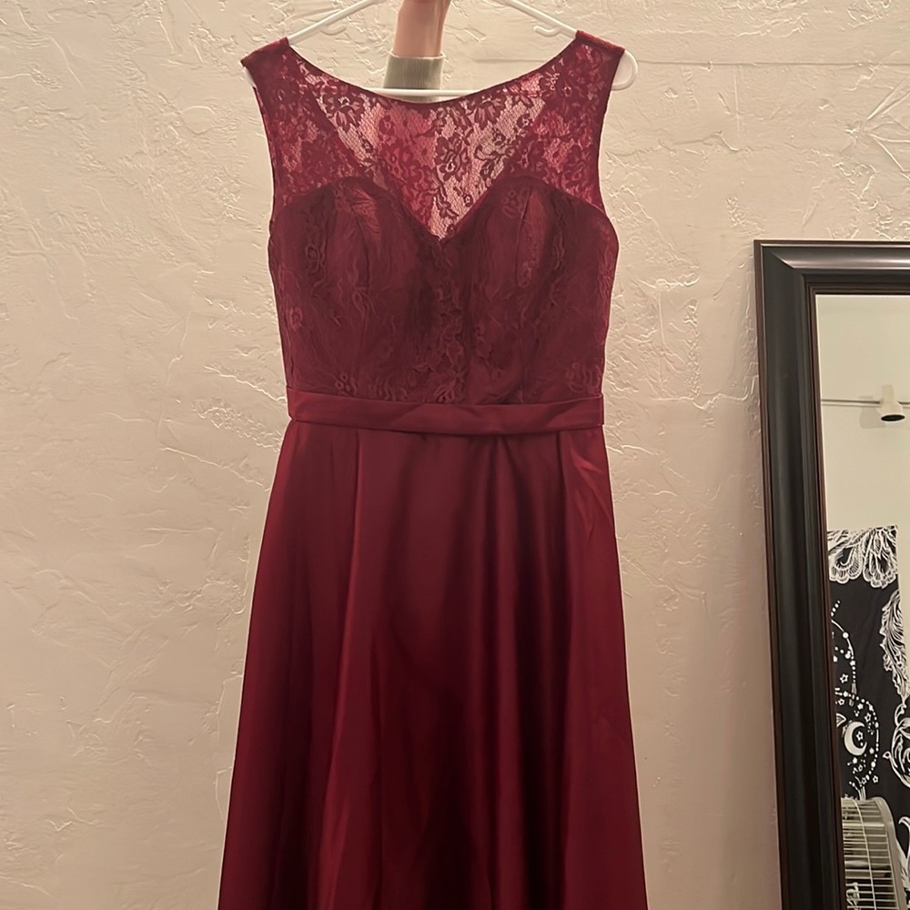 Woman’s size 12. Deep maroon color. Never worn. Brand new with a tag.